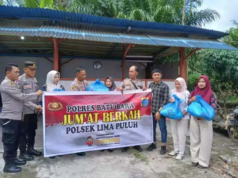Polsek Lima Puluh Salurkan Bantuan Sembako Kepada Warga Kurang Mampu