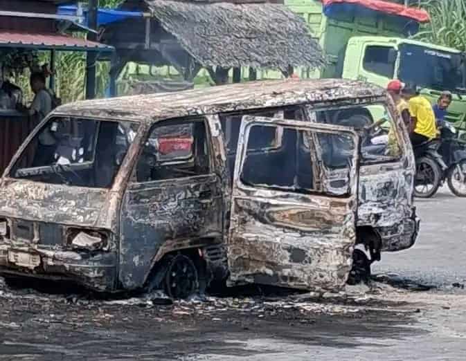 Diduga Hendak “Melansir BBM”, Minibus Terbakar di SPBU Pakam Raya