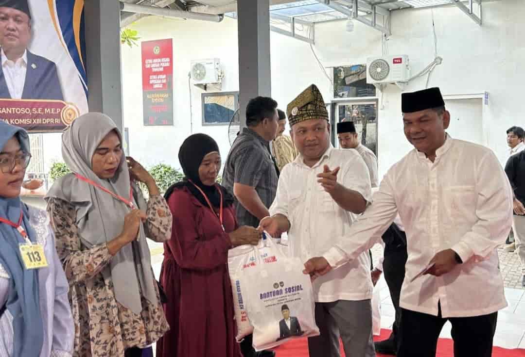 Wakil Ketua Komisi XIII DPR RI Sugiat Santoso Salurkan 50 Paket Sembako di Lapas Labuhan Ruku, Perkuat Kepedulian Ramadhan
