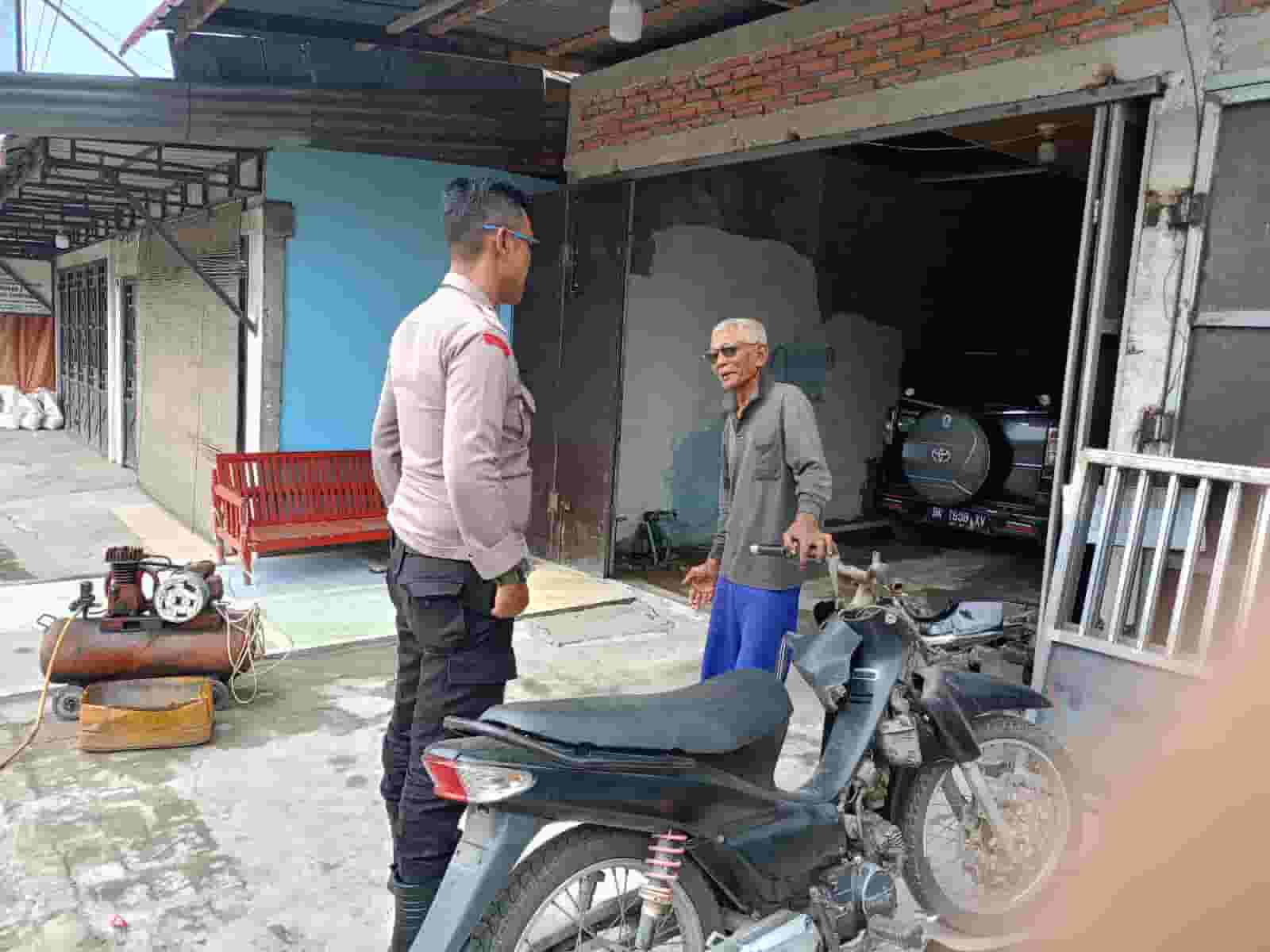 Polsek Tanjung Balai Selatan Sambangi Warga Lewat Program Door to Door