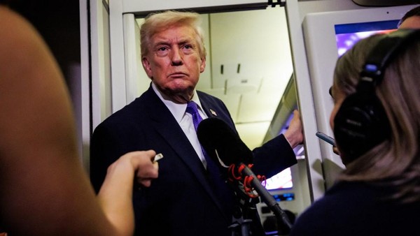 Trump Sebut Iran di Ambang Kekalahan, Minta Pasukan AS Tingkatkan Serangan