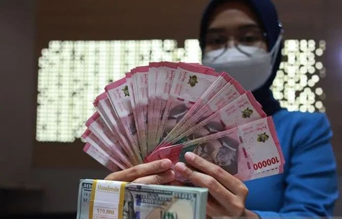 Rupiah Melemah ke Rp17.064 per Dolar AS, Dipicu Kekhawatiran Konflik Timur Tengah