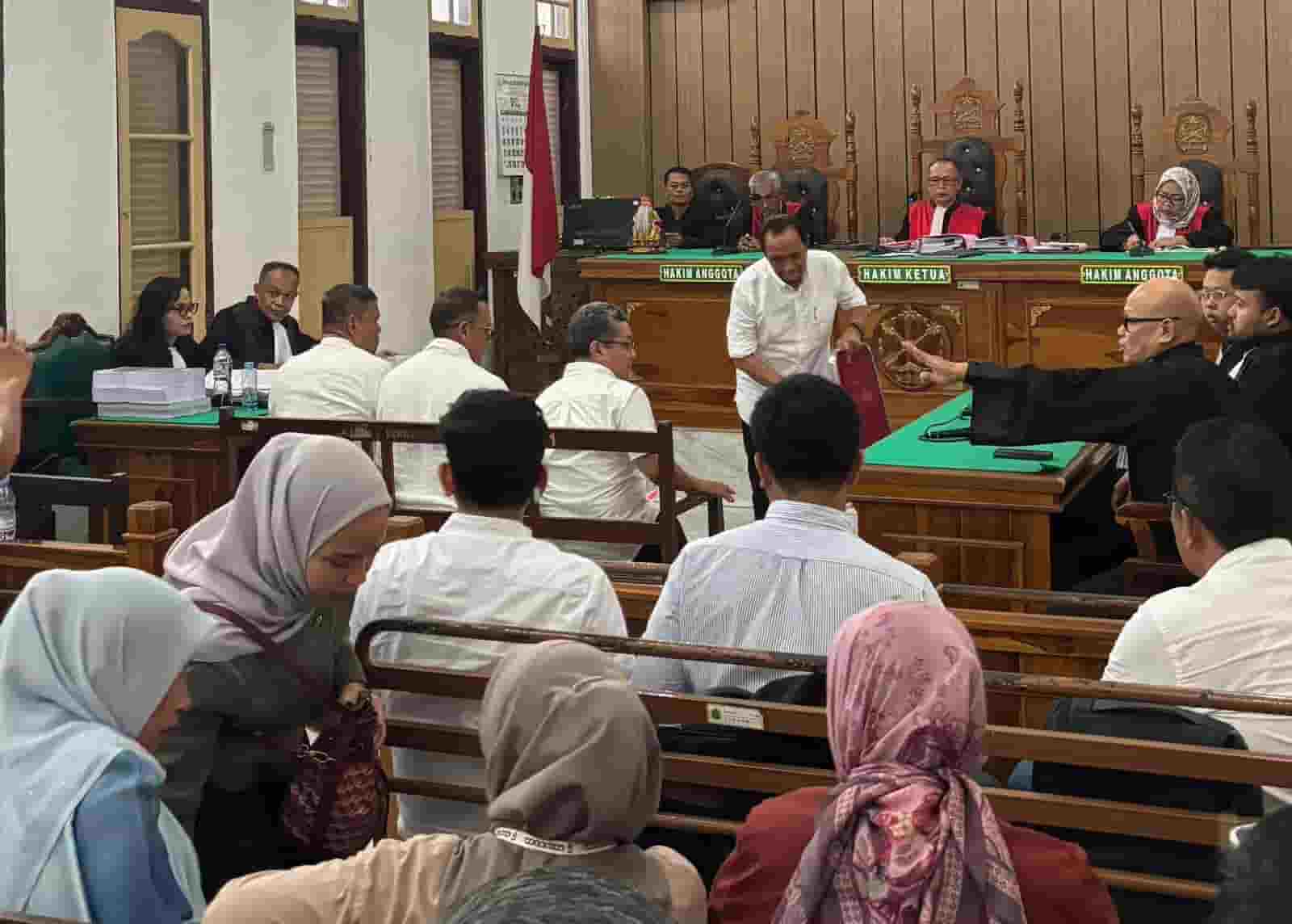 Jaksa Tuntut Irwan Perangin-angin 1,5 Tahun Penjara, Kuasa Hukum Sebut Fakta Sidang Diabaikan