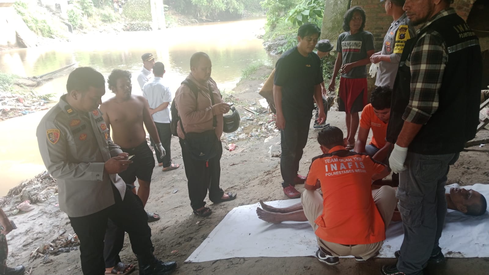 Geger! Pria Tak Bernyawa Ditemukan Tergantung di Bawah Jembatan AH Nasution Medan