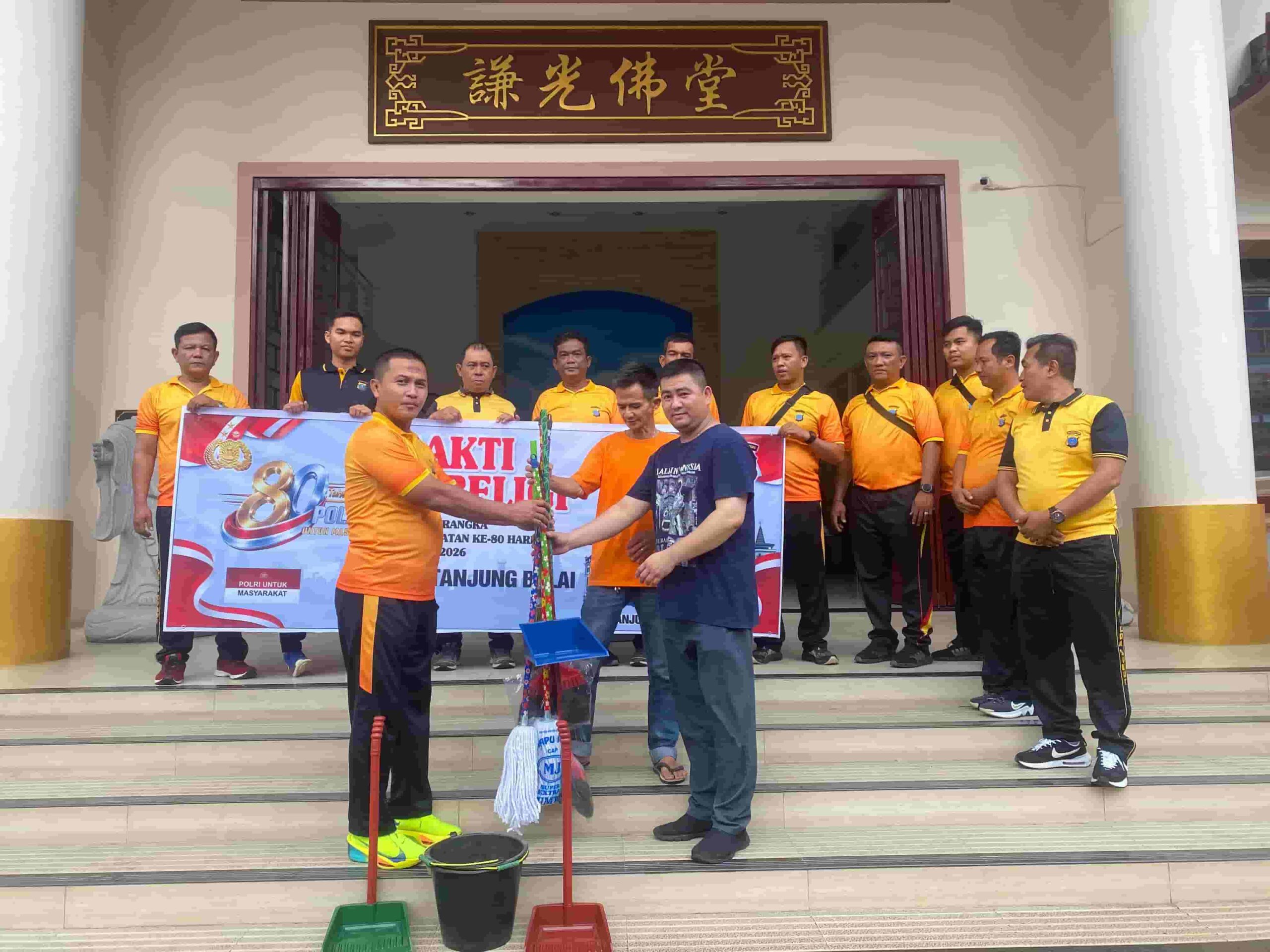Sambut Hari Bhayangkara ke-80, Polres Tanjung Balai Gelar Aksi Bersih-Bersih Rumah Ibadah