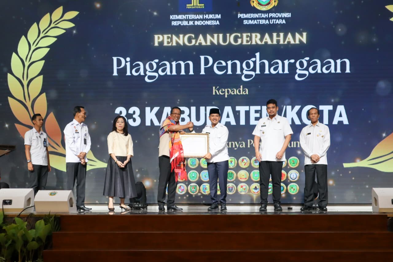 Wujudkan Kemudahan Akses Pelayanan Hukum Bagi Masyarakat, Wali Kota Tebing Tinggi Terima Penghargaan Dari Kementerian Hukum RI