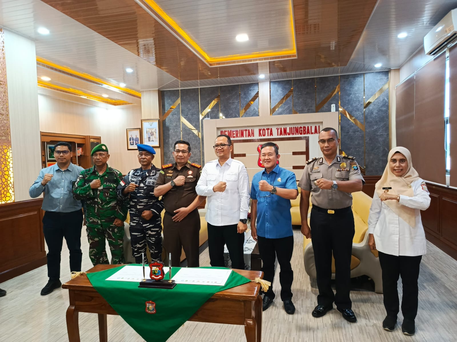 Ketua DPRD H. Tengku Eswin Hadiri Penandatanganan Komitmen SPMB Ramah 2026/2027: Wujudkan Pendidikan Bersih & Berintegritas