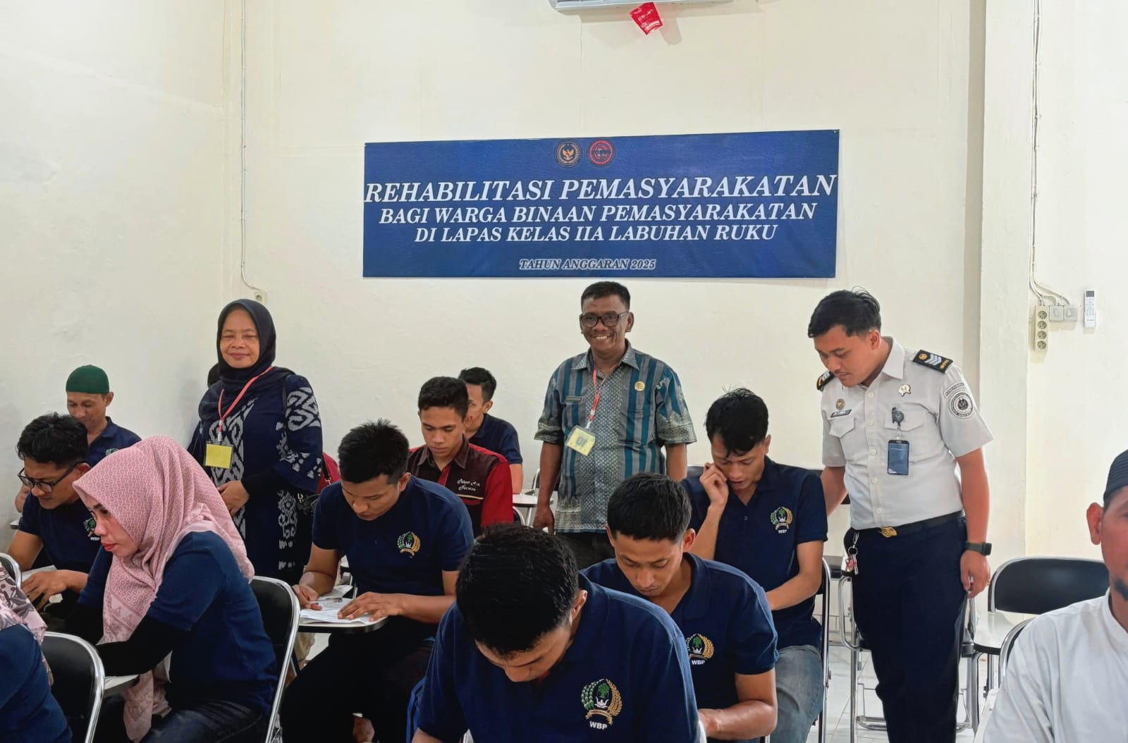 29 Warga Binaan Pemasyarakatan Lapas Kelas IIA Labuhan Ruku Ikut Ujian Akhir Penyetaraan 